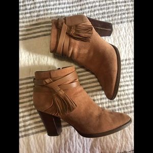 White House Black Market: Suede Booties (Size 7.5)